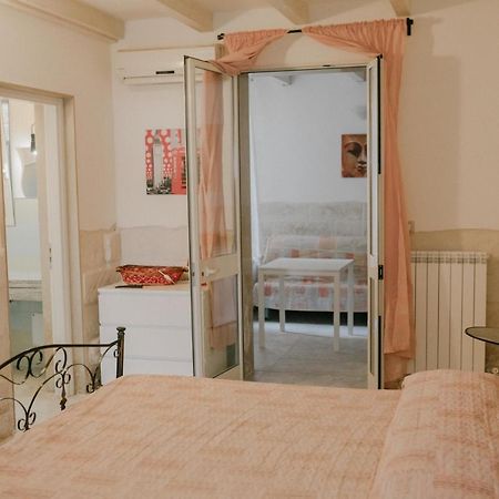 Le Camporelle In Citta Bed & Breakfast Lecce Exterior foto